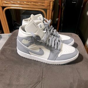 Jordan Air Jordan 1 Mid White Gray